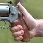 Pistol Pertahanan Rumah Terbaik: Shotgun, Carbine, dan Handgun Guide